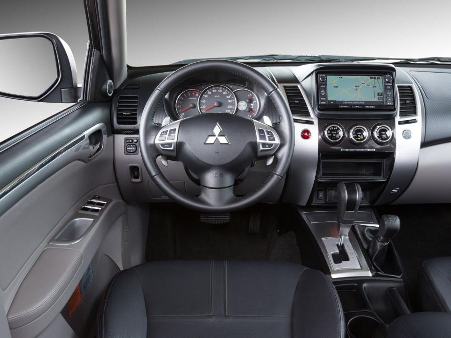  Mitsubishi Pajero Sport 2013 года  (фото 16 из 34)